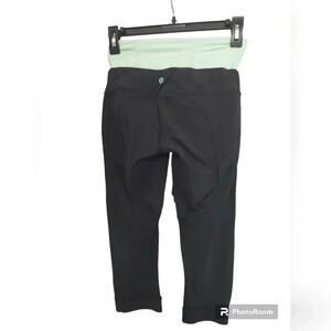 Lululemon Athletica Foldable Waistband Black/Mint Green Invert Crop size 6